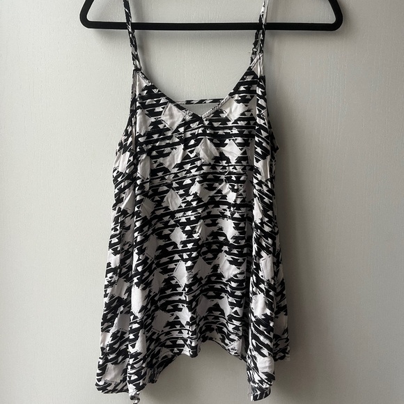 Black & White Triangle Patterned Tank Top, Mossino Supply Co., Size L - Picture 1 of 6
